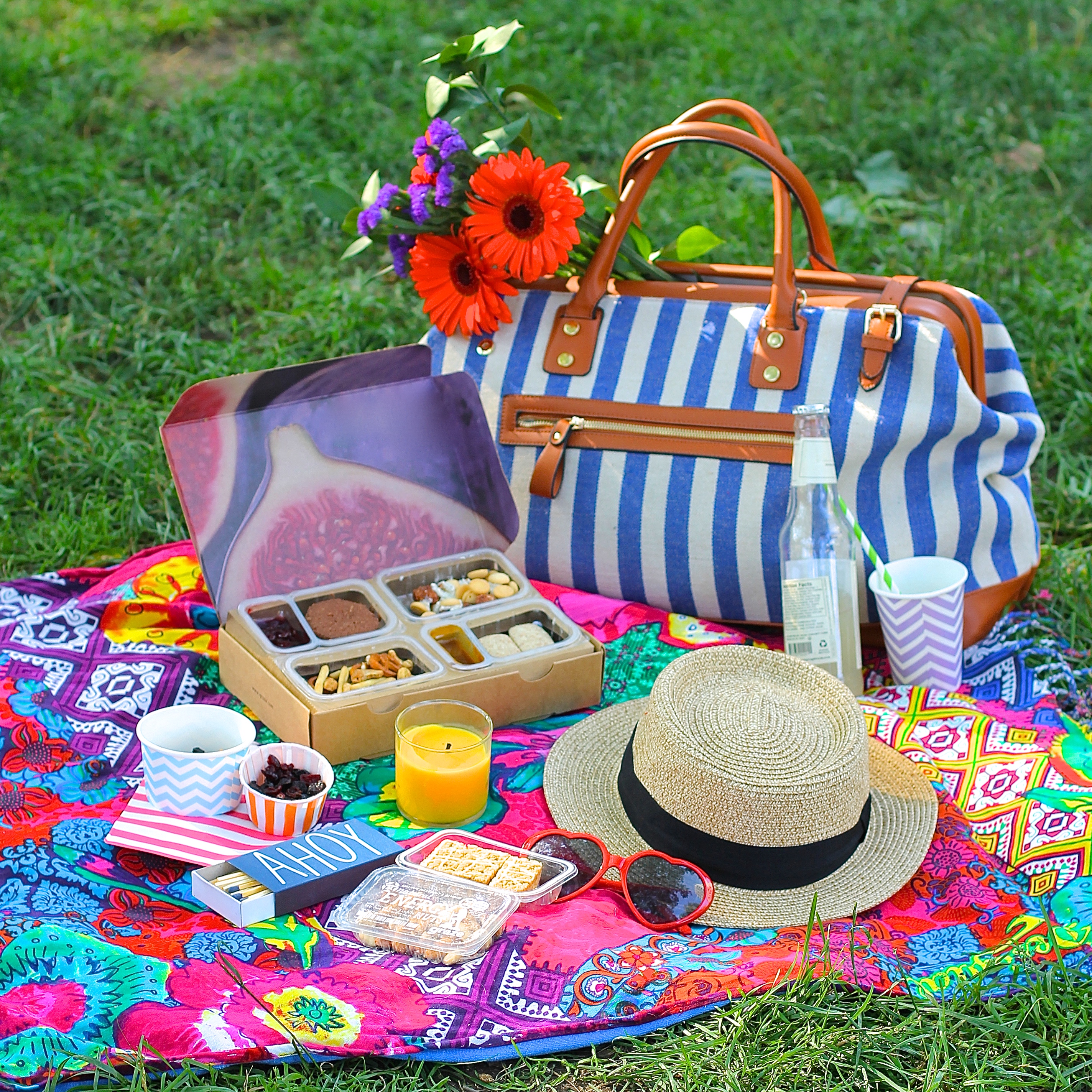 picnic perfect picnic graze snacks nourish snacks snack subscription snack subscription blogger picnic new york picnic bright picnic picnic basket new york picnic how to have a picnic picnic basket picnic in the park